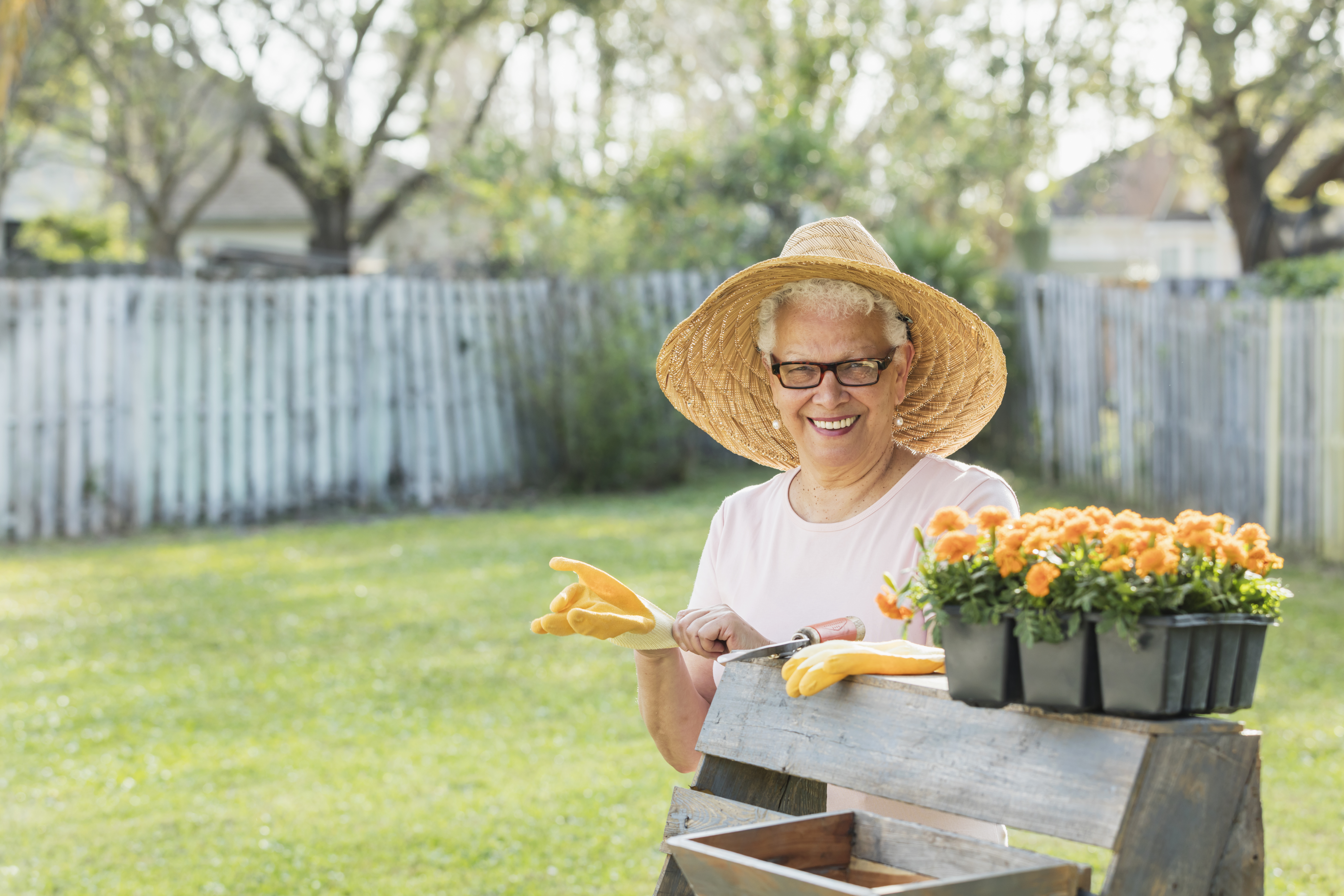 woman-gardening-hat